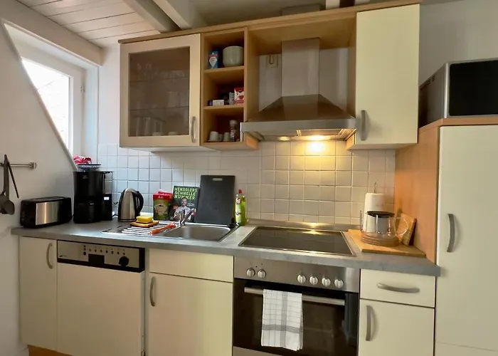 4ZKB wunderschöne Altbauwohnung über mehrere Etagen mit Dachterrasse und Schreibtisch direkt am Schloß