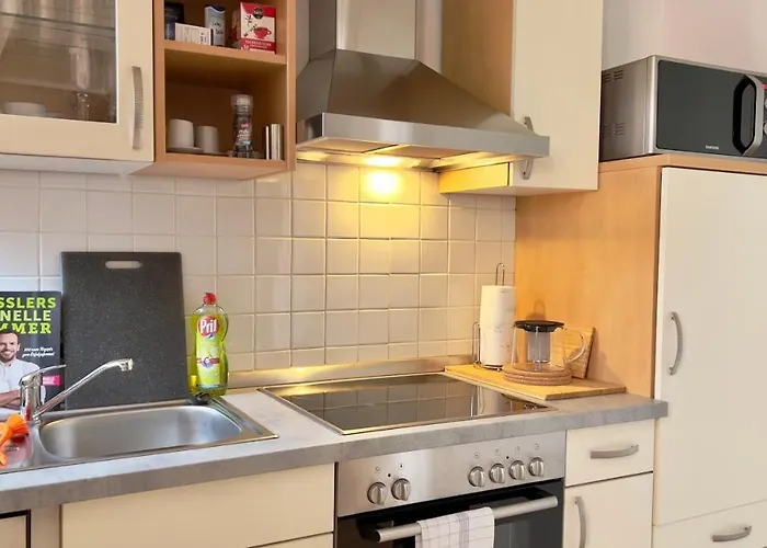 4ZKB wunderschöne Altbauwohnung über mehrere Etagen mit Dachterrasse und Schreibtisch direkt am Schloß