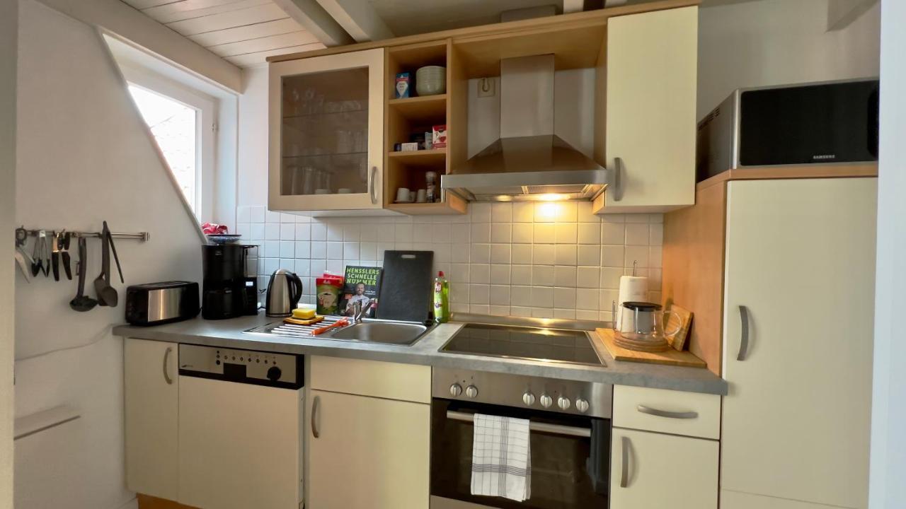 4zkb Wunderschöne Altbauwohnung über Mehrere Etagen Mit Dachterrasse Und Schreibtisch Direkt Am Schloß Apartment *