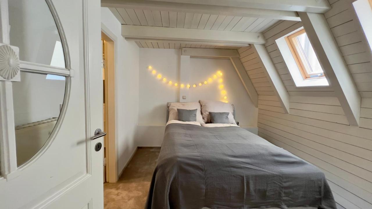 4zkb Wunderschöne Altbauwohnung über Mehrere Etagen Mit Dachterrasse Und Schreibtisch Direkt Am Schloß *