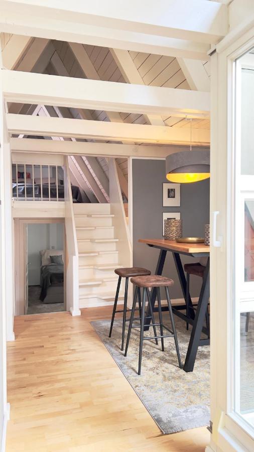4zkb Wunderschöne Altbauwohnung über Mehrere Etagen Mit Dachterrasse Und Schreibtisch Direkt Am Schloß Apartment