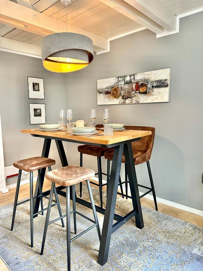 Apartment 4zkb Wunderschöne Altbauwohnung über Mehrere Etagen Mit Dachterrasse Und Schreibtisch Direkt Am Schloß *