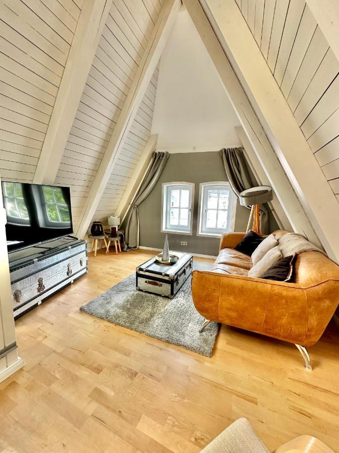 4zkb Wunderschöne Altbauwohnung über Mehrere Etagen Mit Dachterrasse Und Schreibtisch Direkt Am Schloß Apartment *