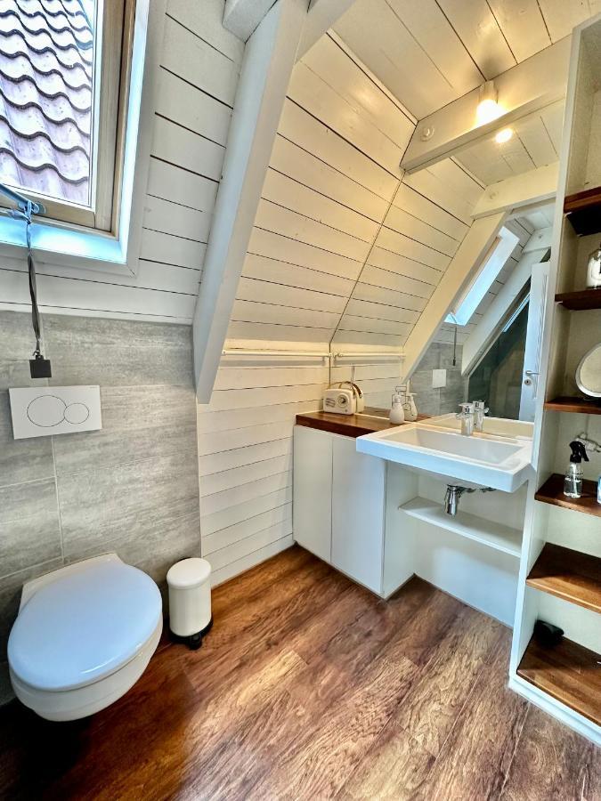 4zkb Wunderschöne Altbauwohnung über Mehrere Etagen Mit Dachterrasse Und Schreibtisch Direkt Am Schloß Apartment