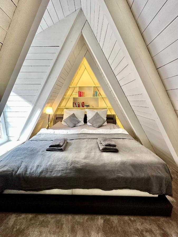 4zkb Wunderschöne Altbauwohnung über Mehrere Etagen Mit Dachterrasse Und Schreibtisch Direkt Am Schloß Apartment *